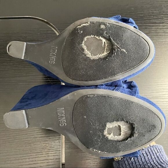 Mix No. 6 Olivia Blue Ruffle Toe Wedge Shoe, 9.5 - Picture 9 of 12